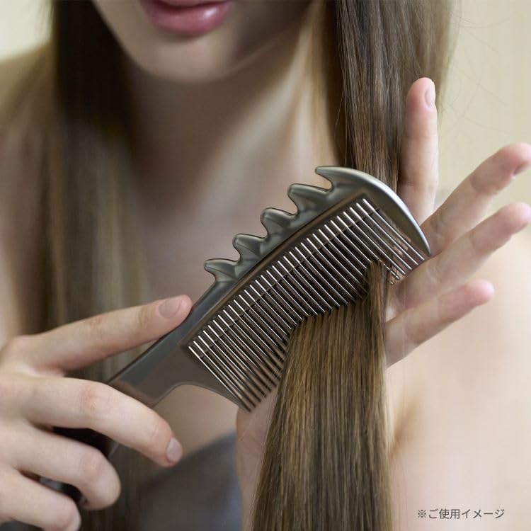 Lovechrome Scalp Gua Sha Gold K24GP Hair and Scalp Care Comb