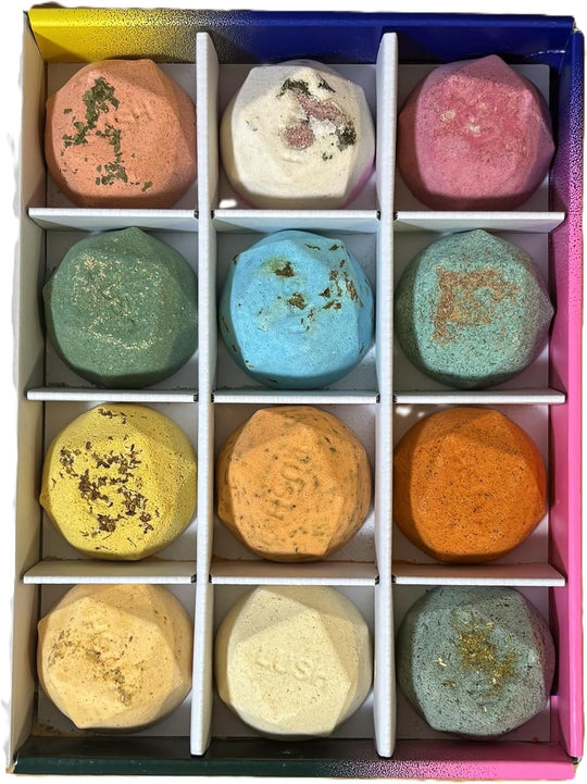 LUSH Bath Bomb Seasonal Moment 12 - Piece Gift Box - WAFUU JAPAN