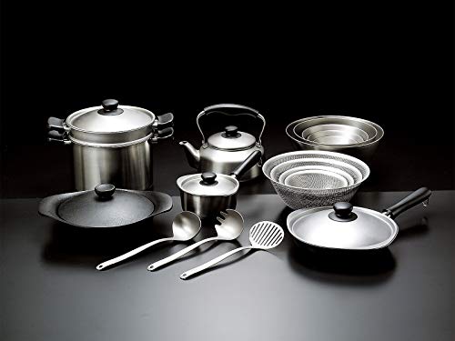 https://wafuu.com/cdn/shop/products/yanagi-sori-turner-stainless-steel-turner-made-in-japan-665207_1120x.jpg?v=1695257100